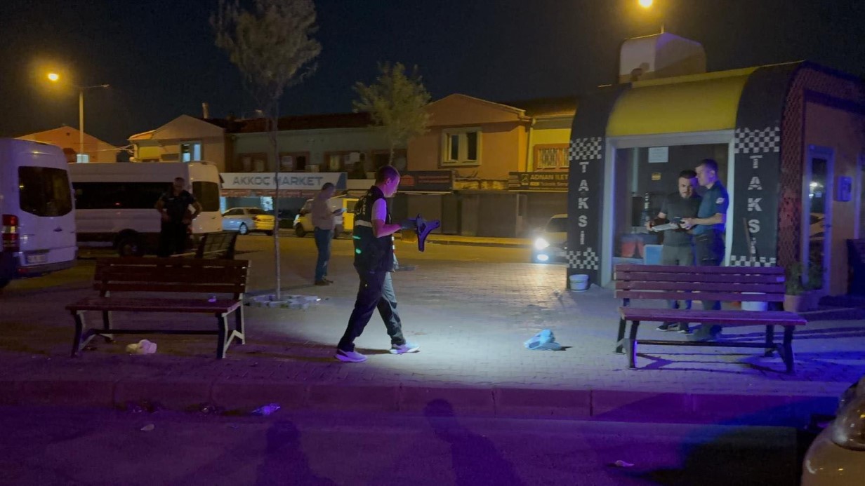 Karnından bıçaklanan taksi şoförü ağır yaralandı