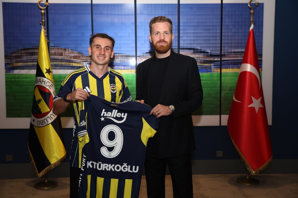 Kerem Aktürkoğlu, Fenerbahçe ile 4 yıllık sözleşme imzaladı