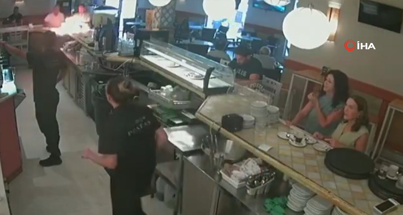 Mayonezin bittiğine sinirlendi, kafeyi ateşe verdi