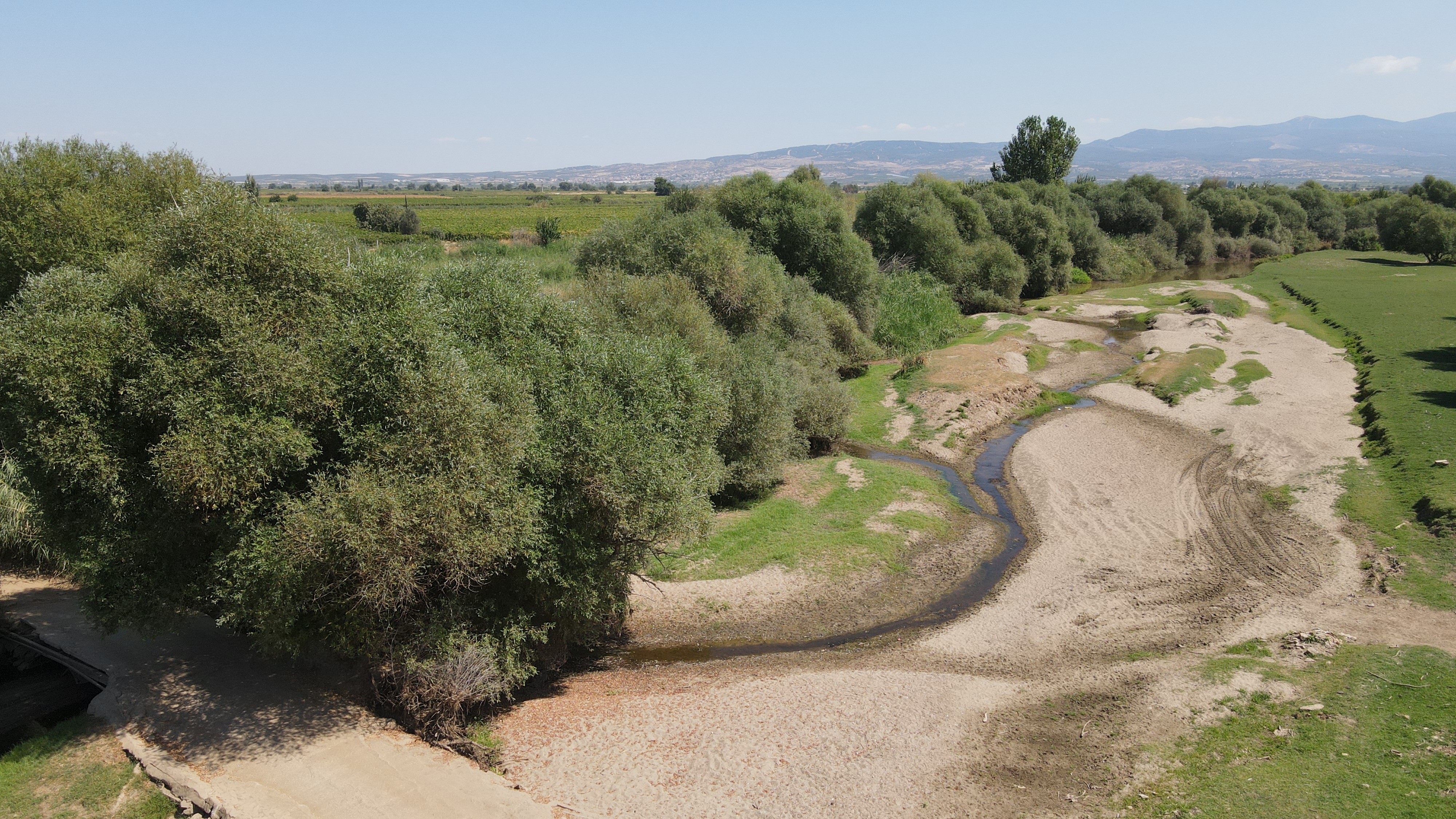 Gediz Nehri’nde alarm