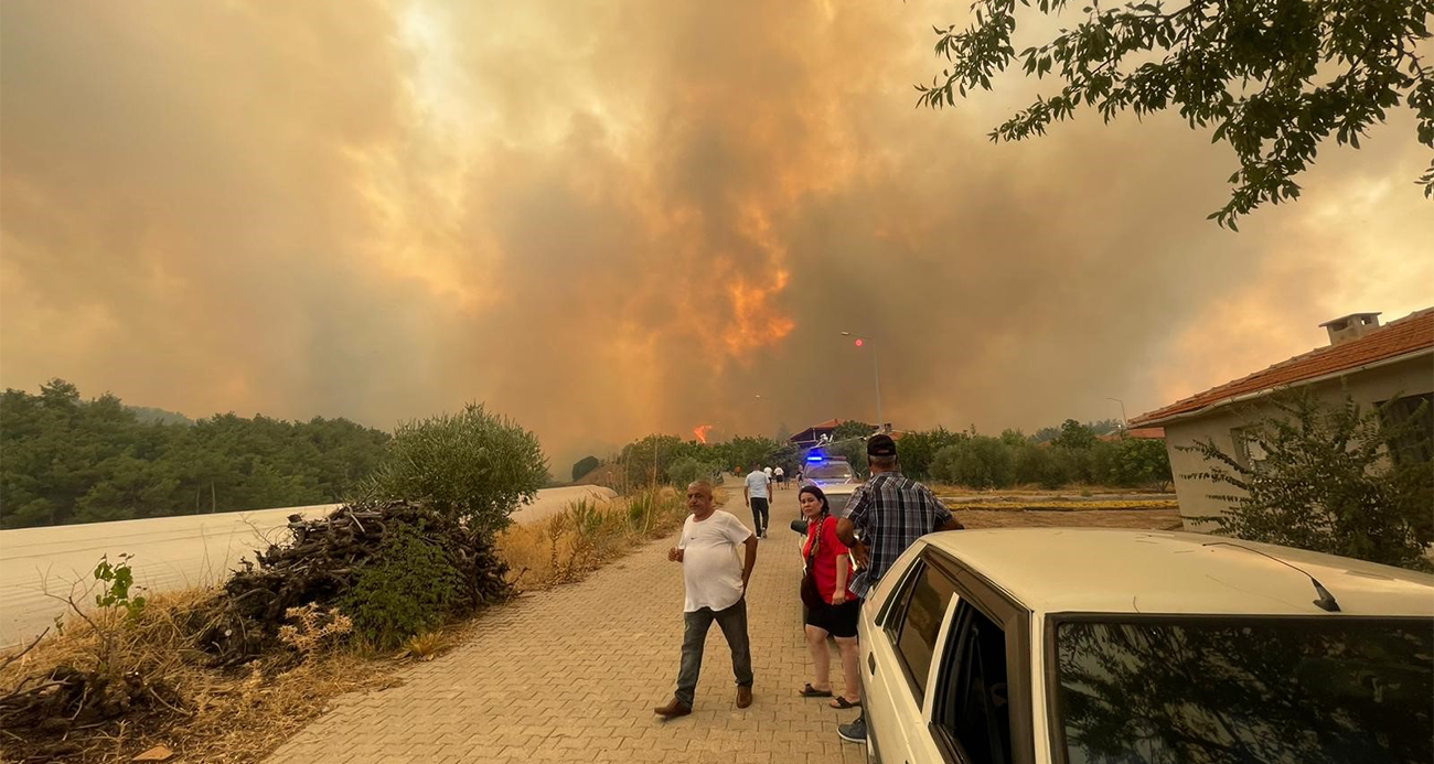 Denizli-Aydın il sınırında 4 gündür devam eden yangında bir köy tahliye ediliyor