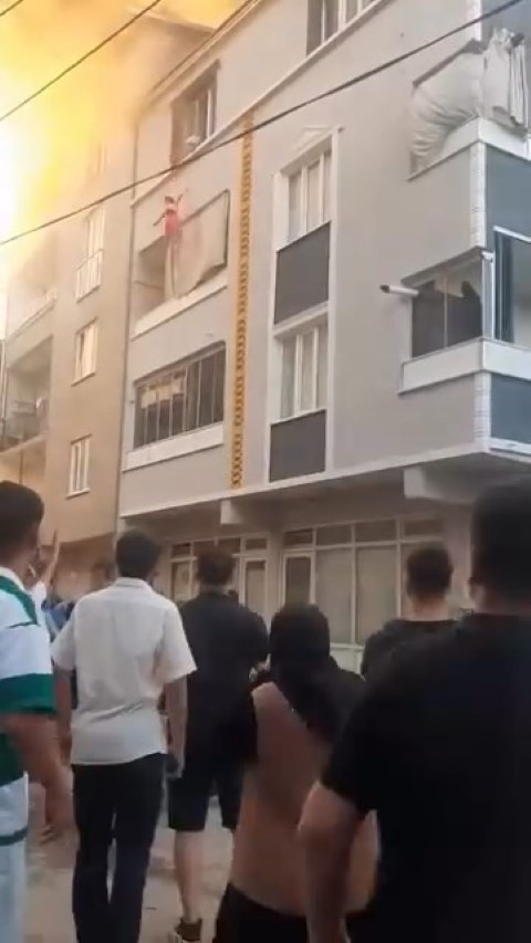 Bursa'daki korku dolu anların görüntüsü ortaya çıktı... Hayata böyle tutundular