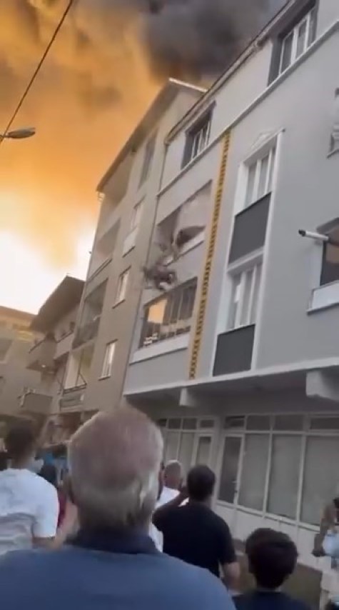 Bursa'daki korku dolu anların görüntüsü ortaya çıktı... Hayata böyle tutundular