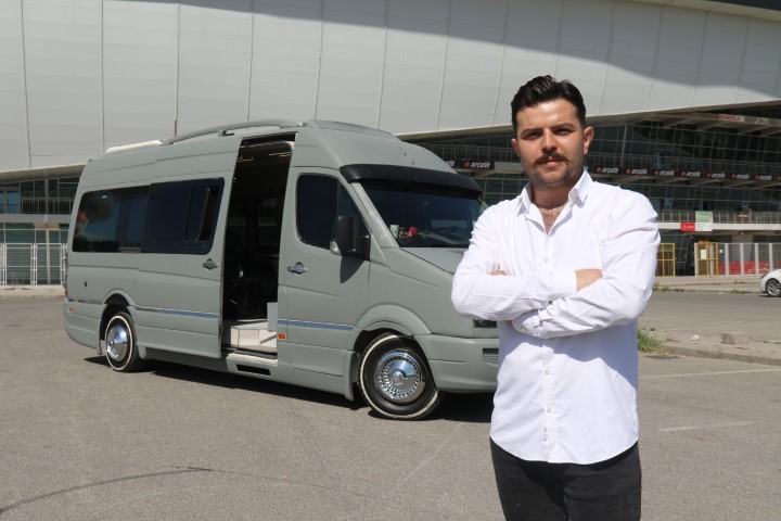 Tek telefonla müşterinin ayağına giden berber dükkânı