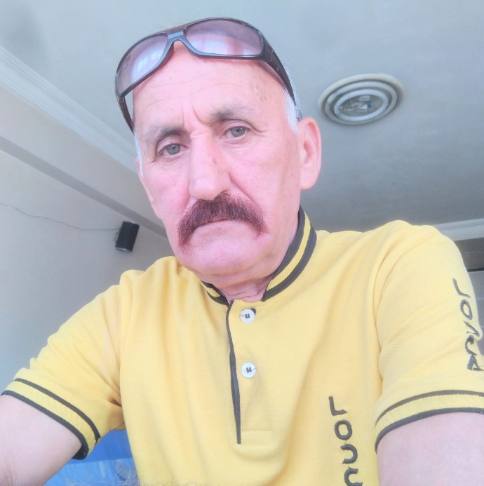 Yalnız yaşayan yaşlı adamın cesedi yayılan kötü kokuyla bulundu