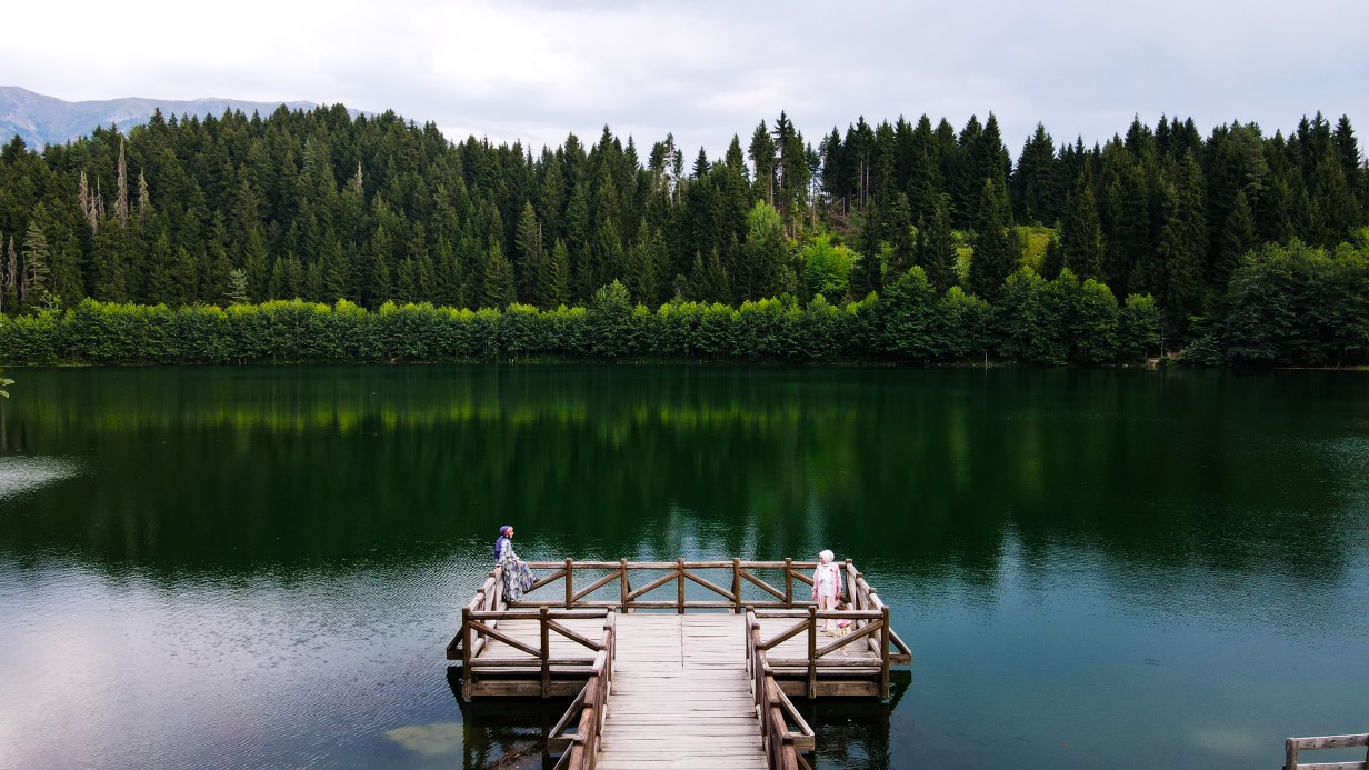 Doğanın kalbinde huzur... Karagöl ziyaretçilerini mest etti