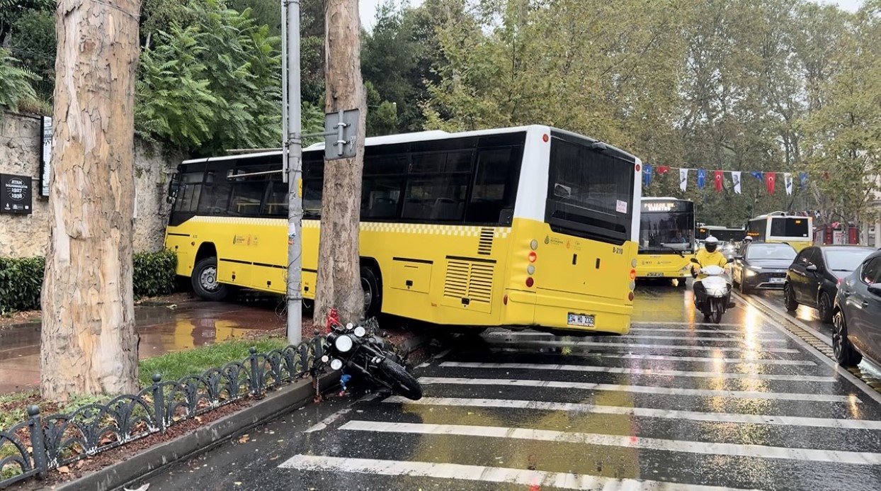 Beşiktaş’ta İETT otobüsü motosiklete ve taksiye çarptı: 1 yaralı