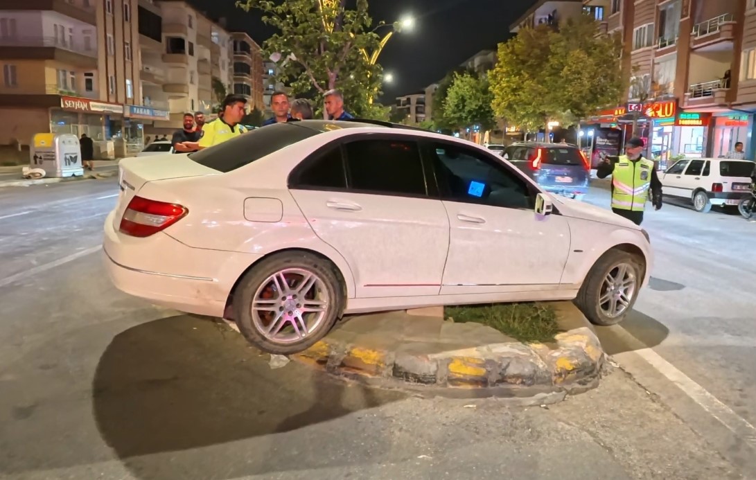 Alkol alıp direksiyona geçti, kaza yapıp gözaltına alınınca, 