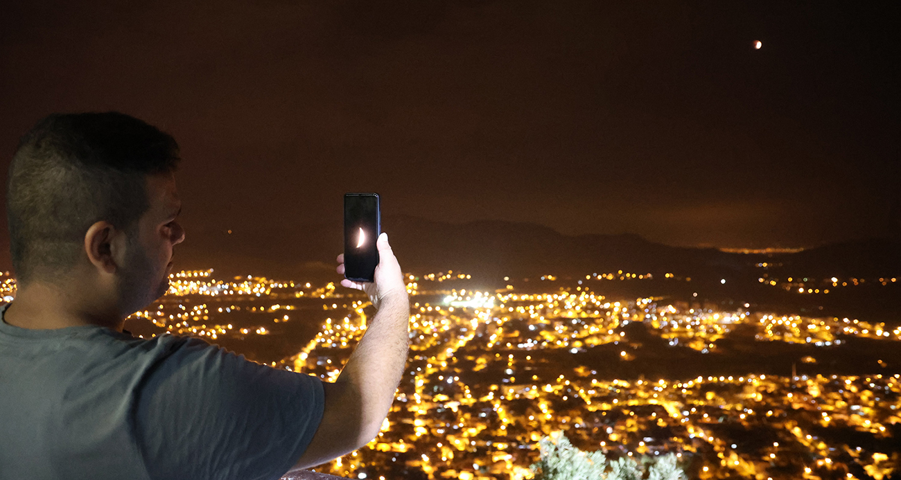 Kanlı Ay tutulması eşsiz bir görsel şölen sundu