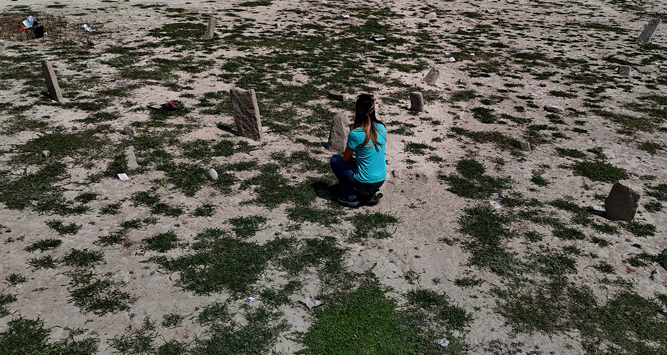 Kuraklık, 70 yıllık mezarları yeniden ortaya çıkardı