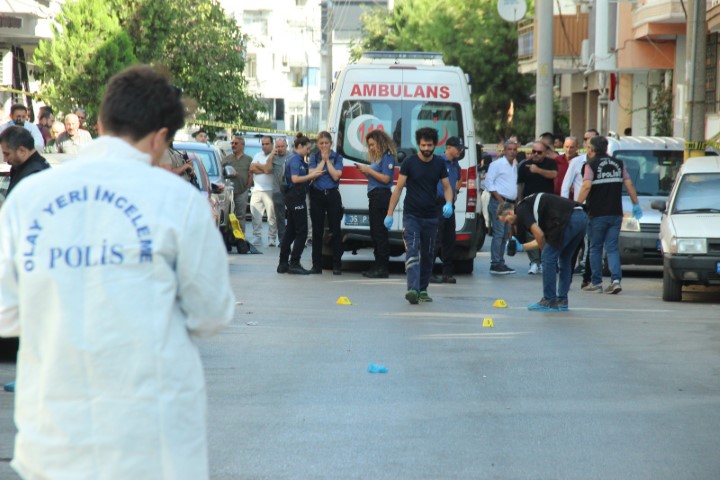 Saldırının olduğu sokak Türk bayraklarıyla donatıldı