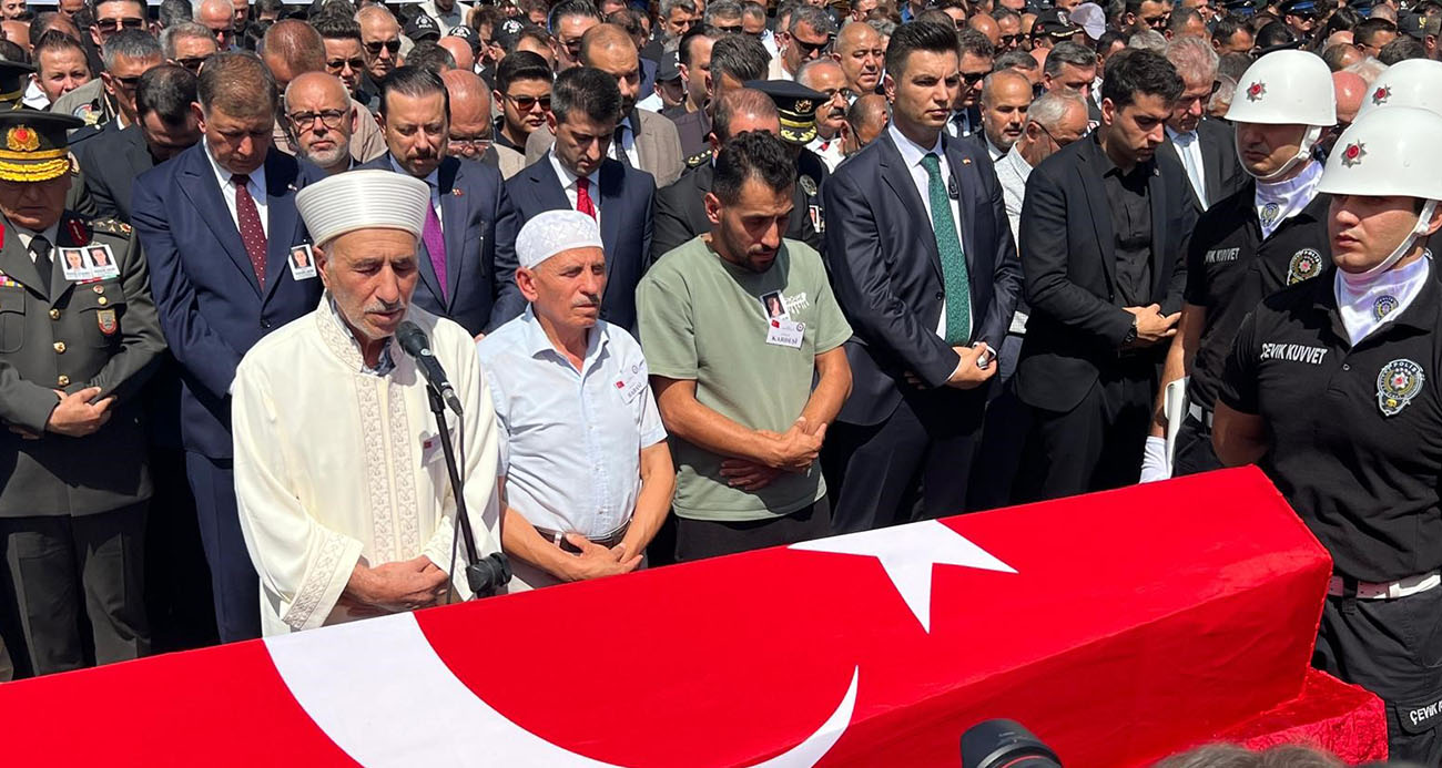İzmir’de şehit düşen polislere son görev