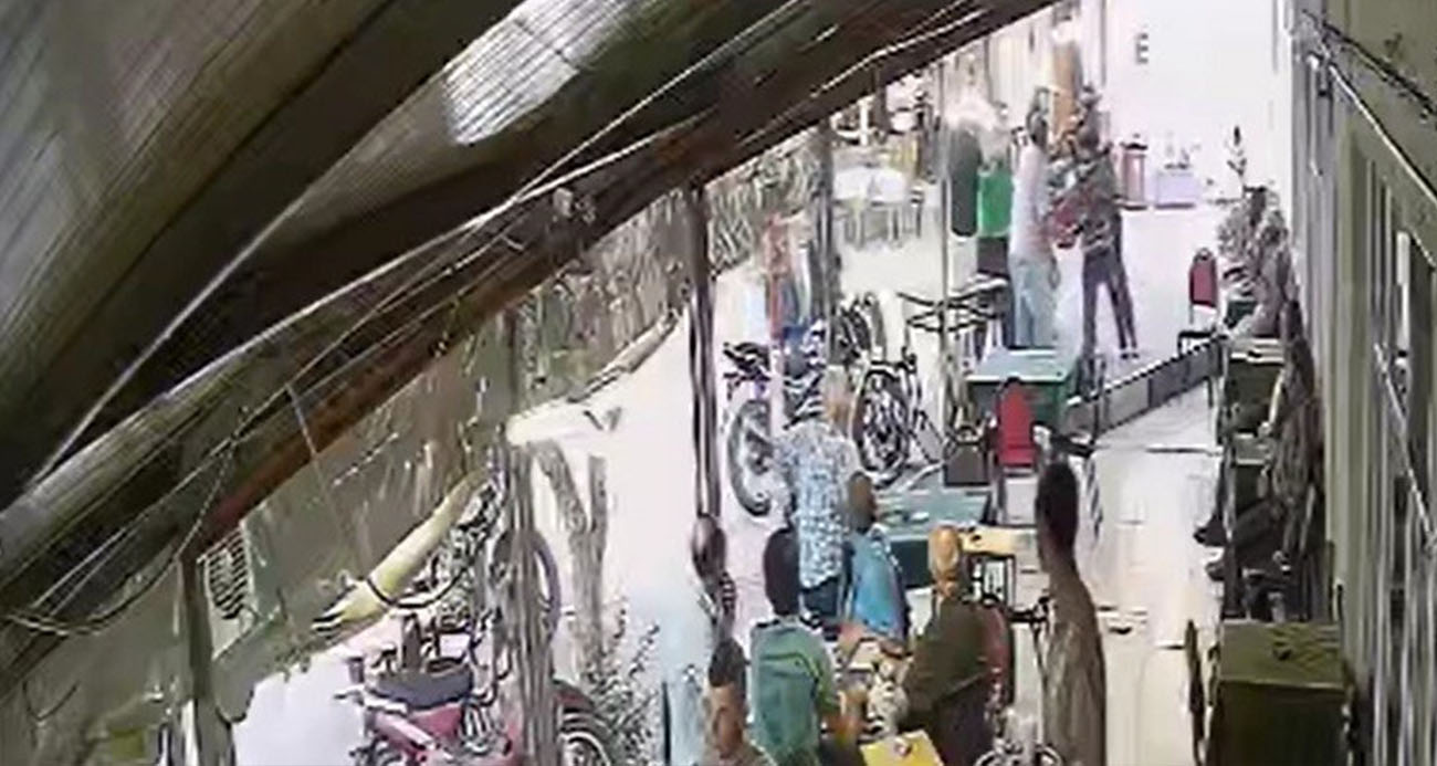 Eskişehir’de 5 yaşındaki engelli oğlunu döven adama, anneden kahvede meydan dayağı