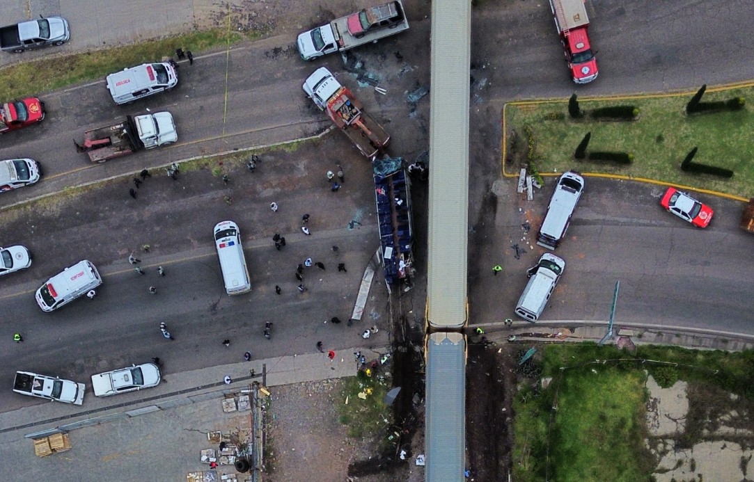 Meksika’da tren yolcu otobüsüne çarptı: 10 ölü, 60 yaralı