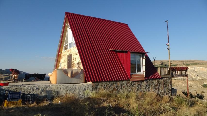 Malatya’da bin 600 rakımdaki bungalov evi görenler bir daha bakıyor