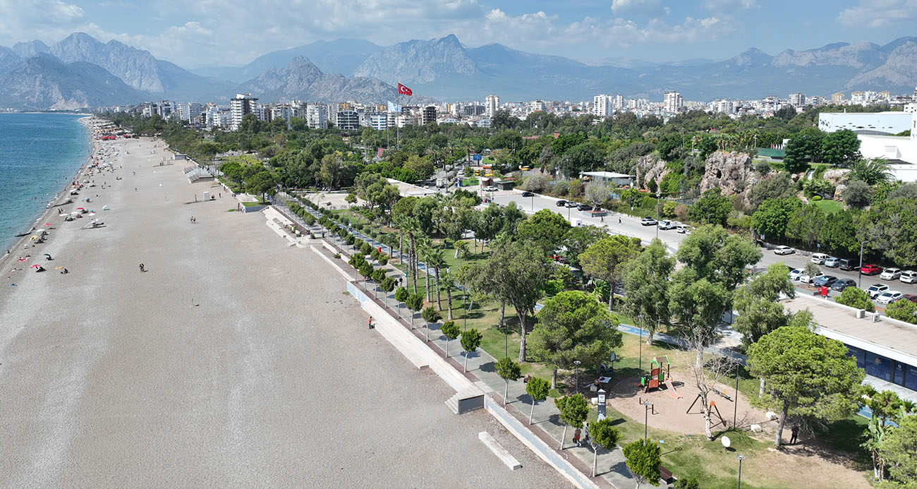 Konyaaltı Sahili’nde çöp atana ceza geliyor