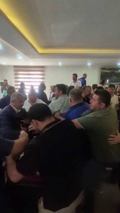 CHP’li meclis üyesinin TİP’li başkana ettiği küfür ortalığı savaş alanına çevirdi