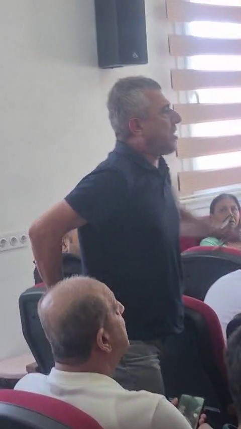 CHP’li meclis üyesinin TİP’li başkana ettiği küfür ortalığı savaş alanına çevirdi