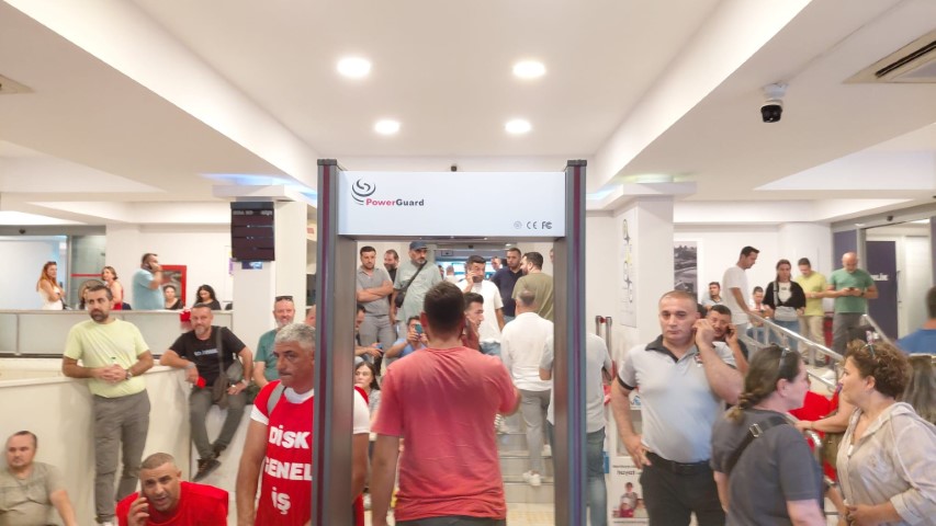 İzmir’de belediyelerde maaş krizi büyüyor