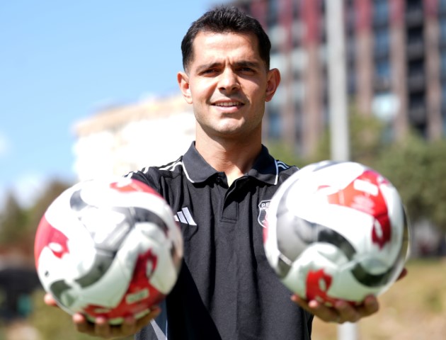 Mesut Özdemir: 