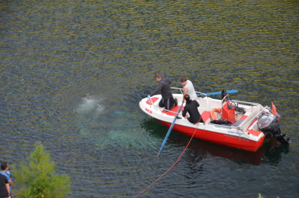 Otomobil Kızılırmak’a uçtu: Anne ile çocuğu öldü, doktor baba yaralı olarak kurtuldu
