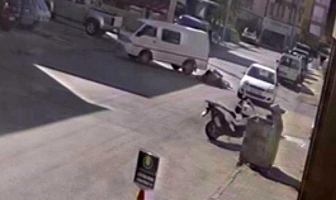 Bisikletle çay servisi yapan garson ölümden döndü