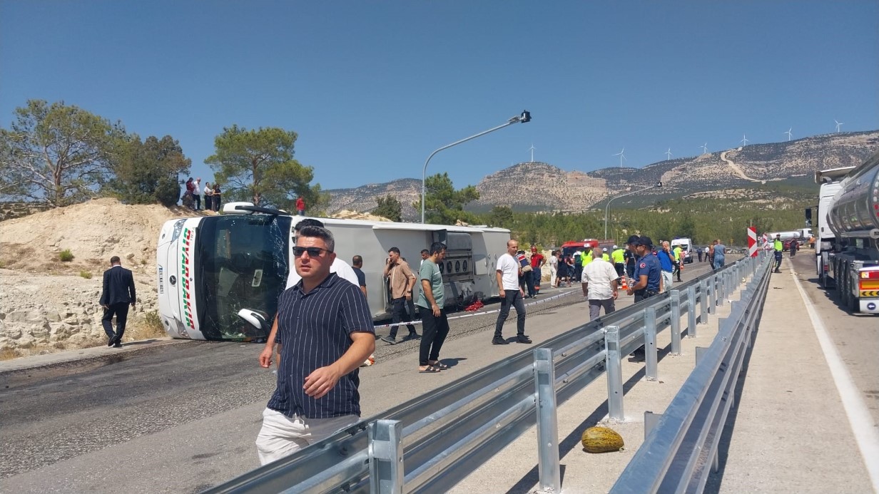 Mersin'de otobüs kazası: 3 kişi öldü, 6 kişi yaralandı
