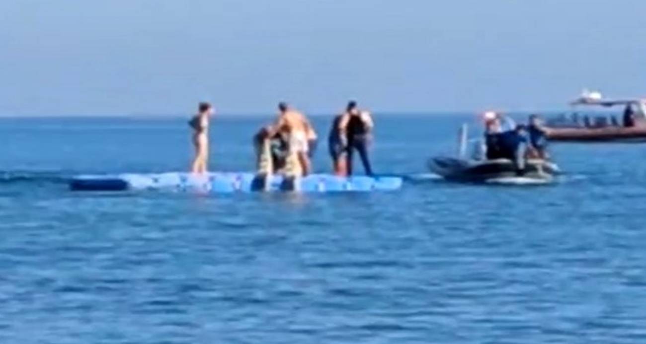 Denizde yüzdüğü esnada beyin kanaması geçiren vatandaşı deniz polisi kurtardı
