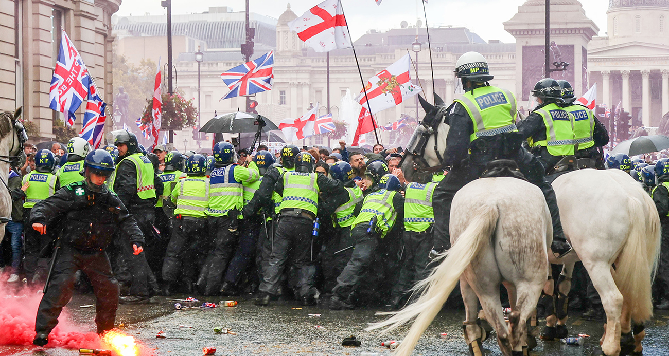 Londra'da 150 bin kişilik göçmenlik karşıtı "Krallığı Birleştir" protestoları