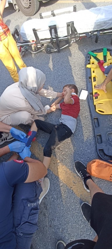 Başakşehir’de 8 yaşındaki çocuğa trafiğe kapalı alanda motosiklet çarptı: Baba yardım istedi