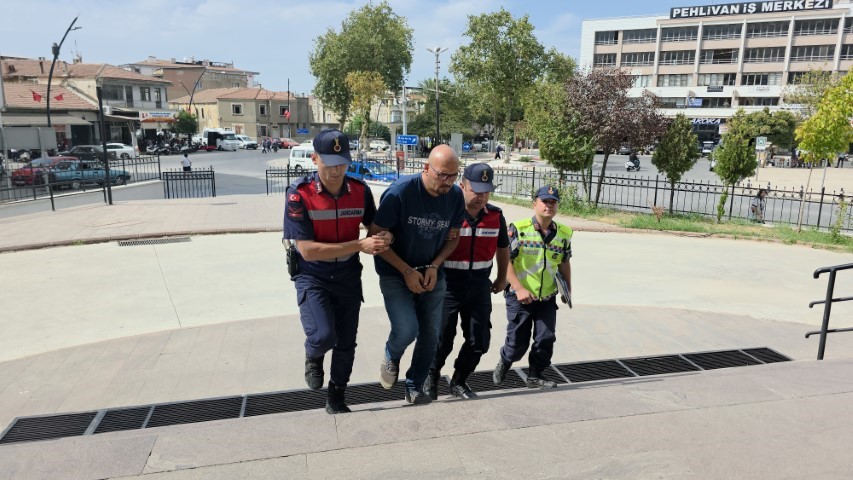 İzmir Büyükşehir personeli, FETÖ’den ihraç polis kimliğiyle yakalandı