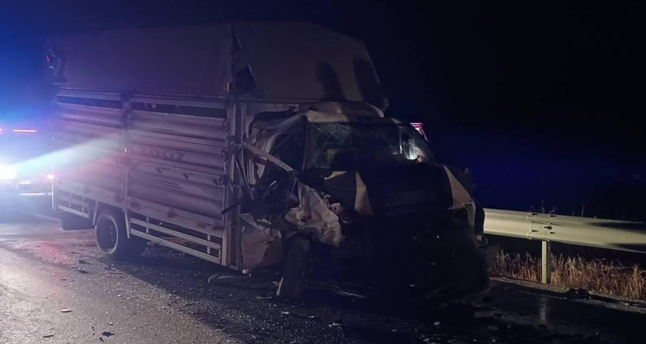 Bilecik’te hafif ticari araç kamyonetle çarpıştı: 1 ölü, 2 yaralı