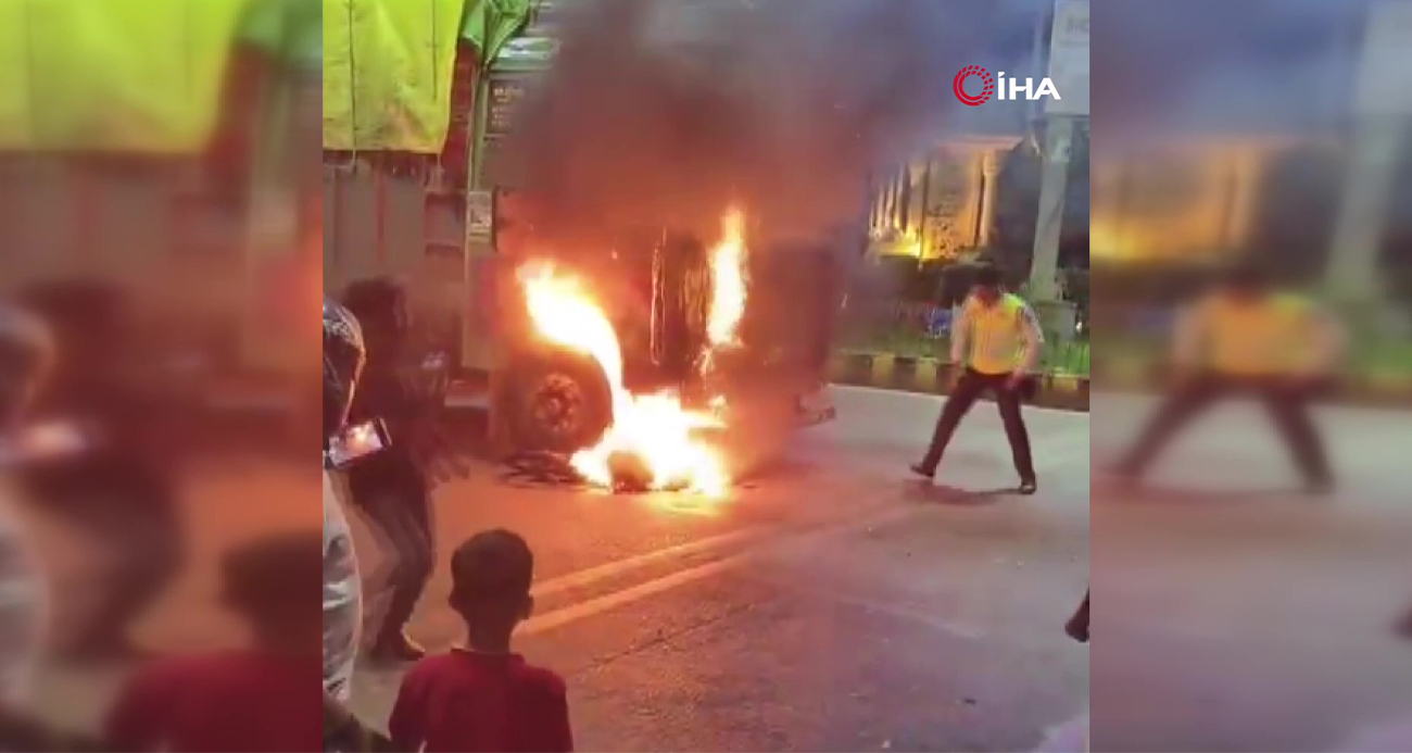 Hindistan’da alkollü kamyon sürücüsünün trafikteki araçlara ve yayalara çarpması sonucu 3 kişi hayatını kaybetti, en az 10 kişi de yaralandı.