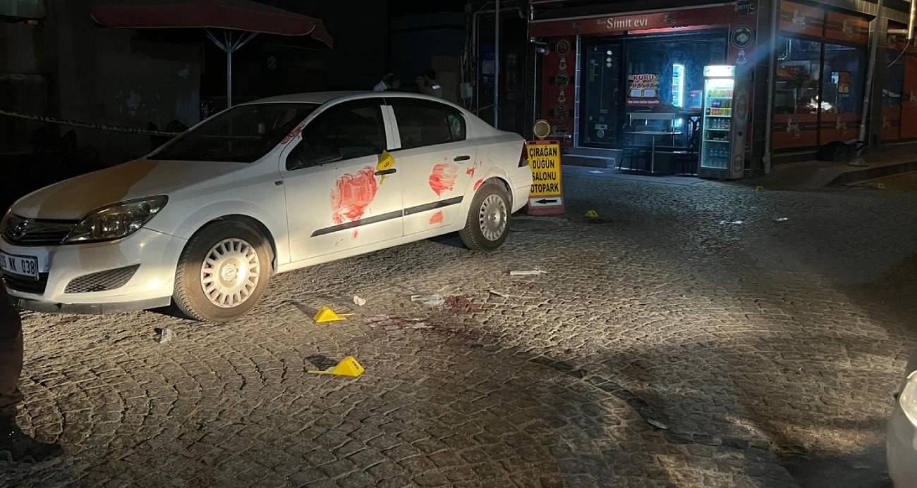 "Yan baktın" diyerek kuryeyi bıçaklayıp kaçtılar