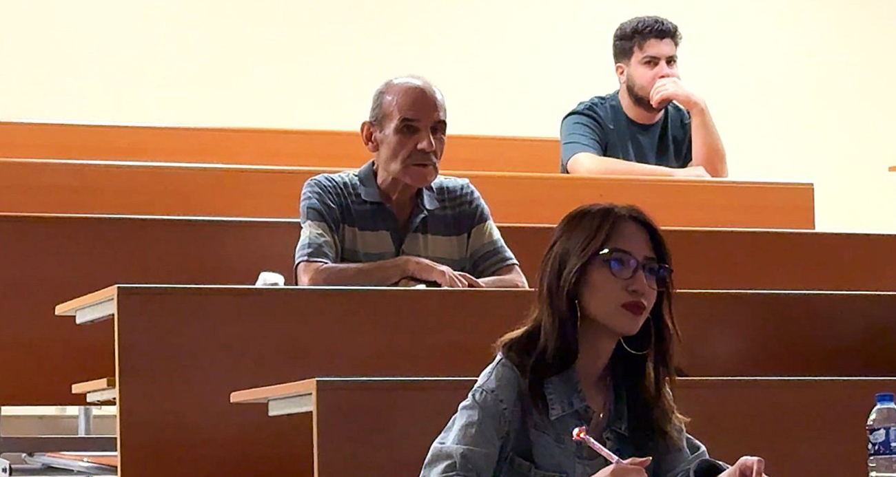 60 yaşında üniversiteli oldu, gençlere örnek oldu