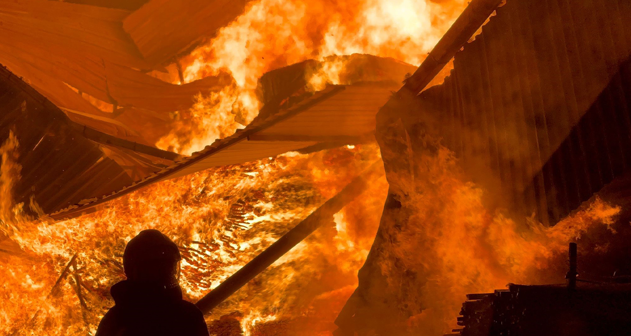 Samsun’da kereste fabrikası alev alev yanıyor