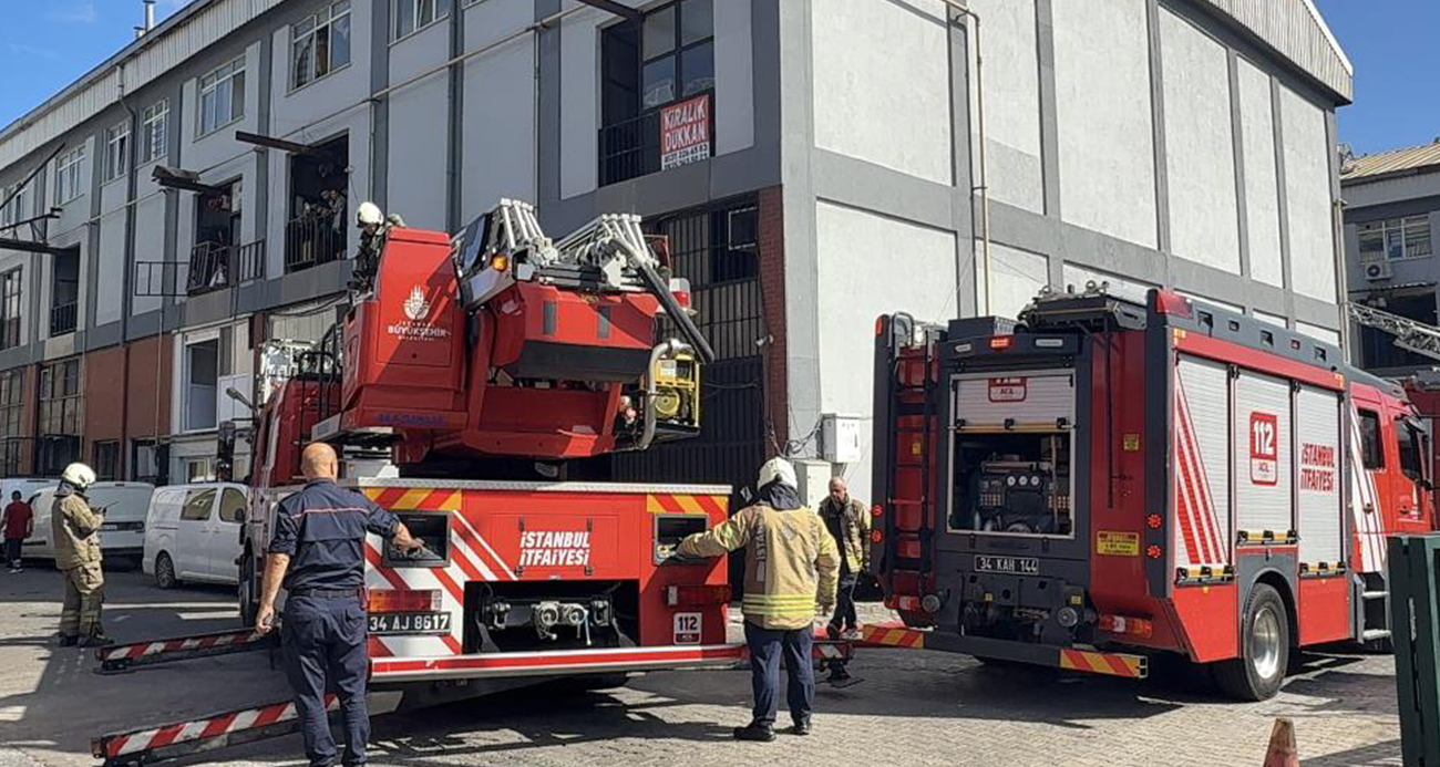 Başakşehir’de çinko kaplama atölyesinde yangın paniği: İşçiler yanan binada sigara içerek o anları kaydetti