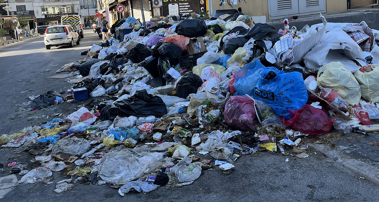 Buca Belediyesi ile işçiler uzlaştı; çöp dağları yerinde duruyor