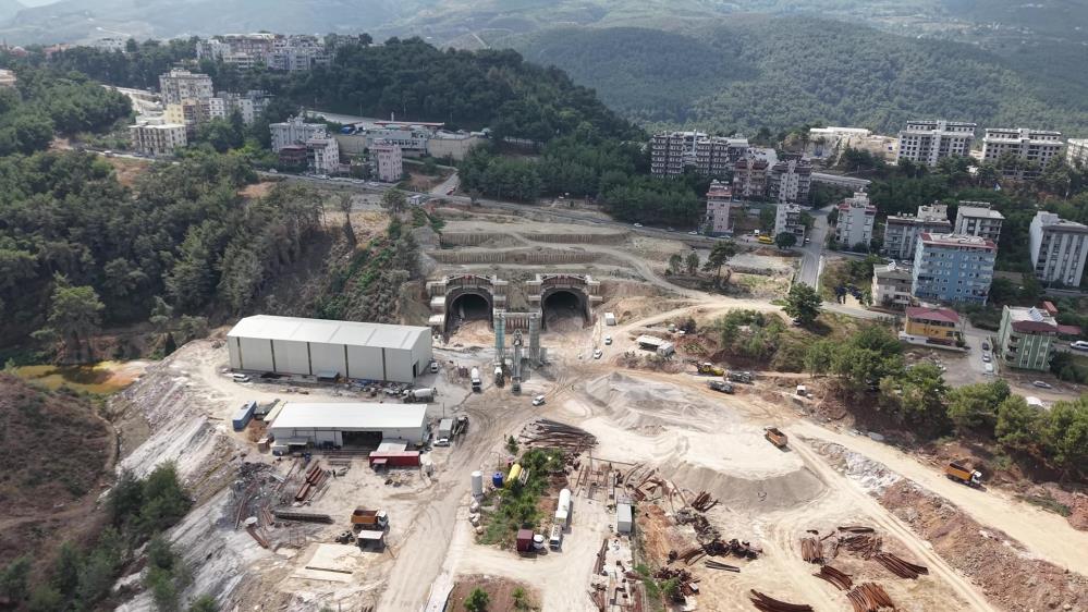 Türkiye’nin en uzun ve en geniş tek tüneli olma özelliğine sahip tünelle birlikte Amanos Dağları kolaylıkla aşılacak