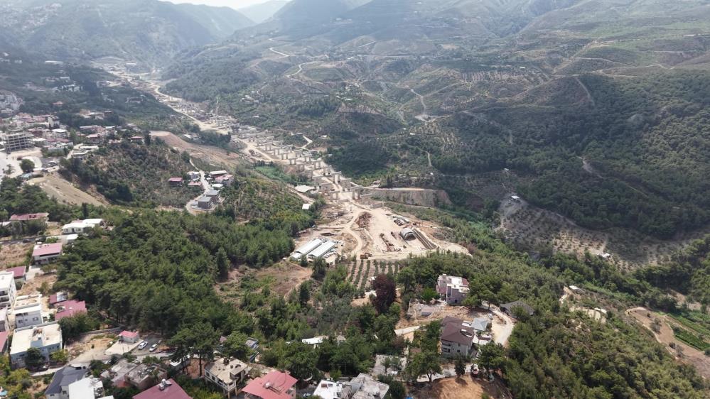 Türkiye’nin en uzun ve en geniş tek tüneli olma özelliğine sahip tünelle birlikte Amanos Dağları kolaylıkla aşılacak