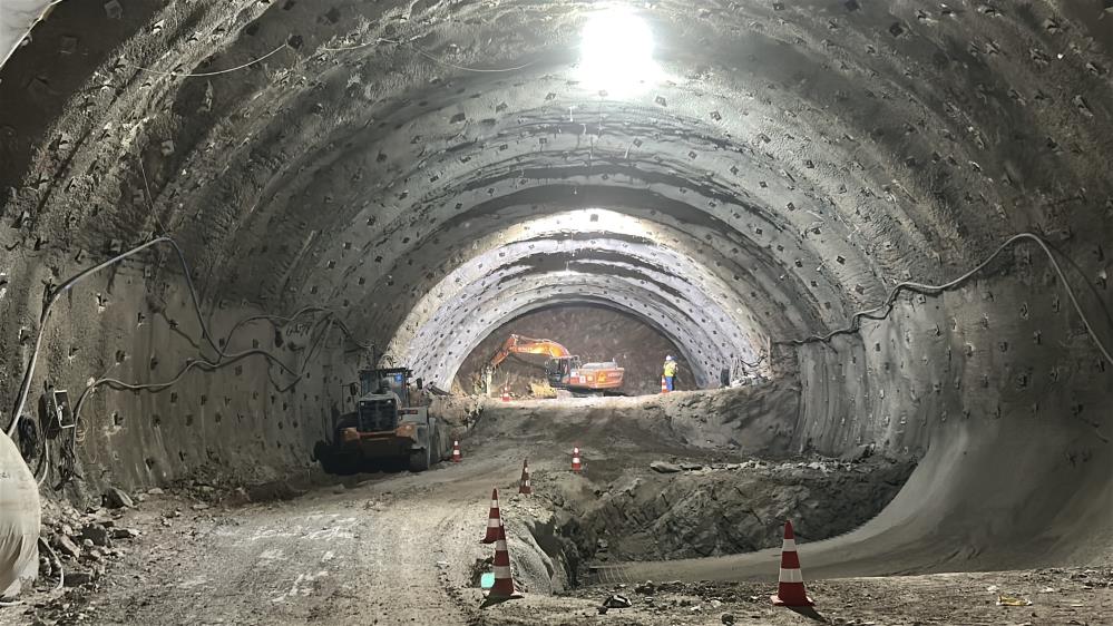 Türkiye’nin en uzun ve en geniş tek tüneli olma özelliğine sahip tünelle birlikte Amanos Dağları kolaylıkla aşılacak