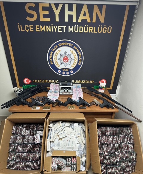 Adana’da haraç isteyen çeteye operasyon: 12 silah ile 54 bin hap ele geçirildi