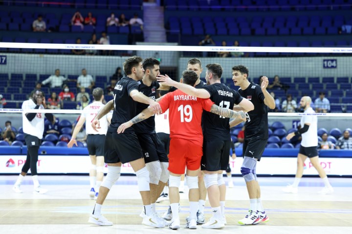 A Milli Erkek Voleybol takımı, namağlup son 16 turuna yükseldi