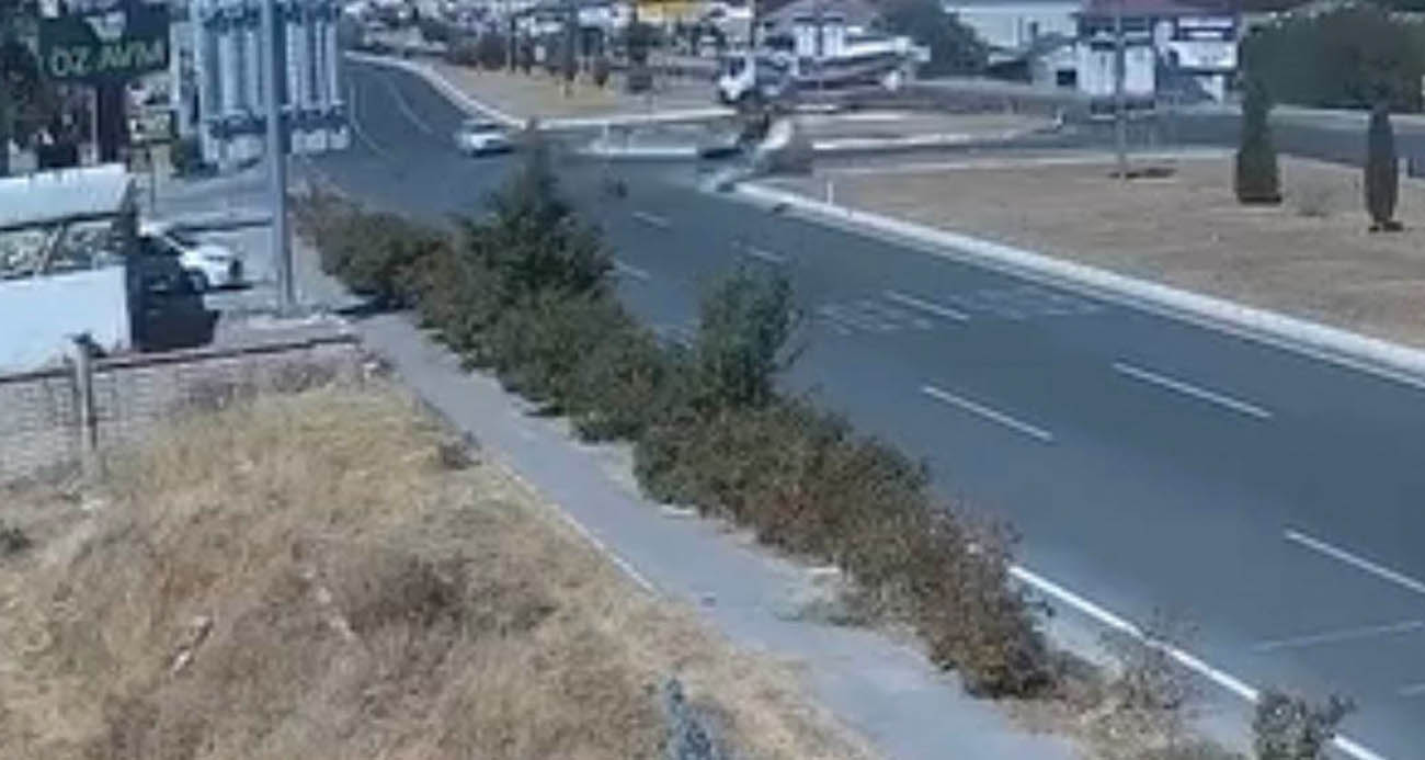 Elazığ’daki kaza güvenlik kameralarına yansıdı