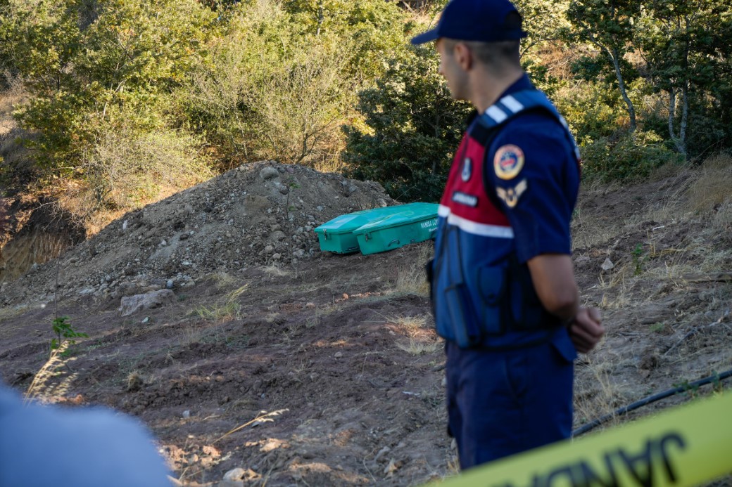 Göçük altında kalan iki çiftçinin cansız bedenleri çıkarıldı