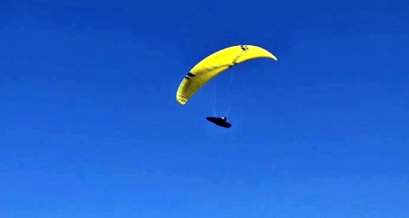 112 kilometreyi paraşütle uçtu