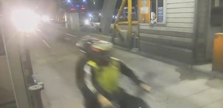 Sarıyer’de kasaba silahlı saldırı kamerada: 2’si çocuk yaşta 3 şüpheli yakalandı