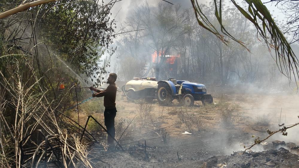 Antalya’da alevler mahalleyi sardı, vatandaşlar seferber oldu