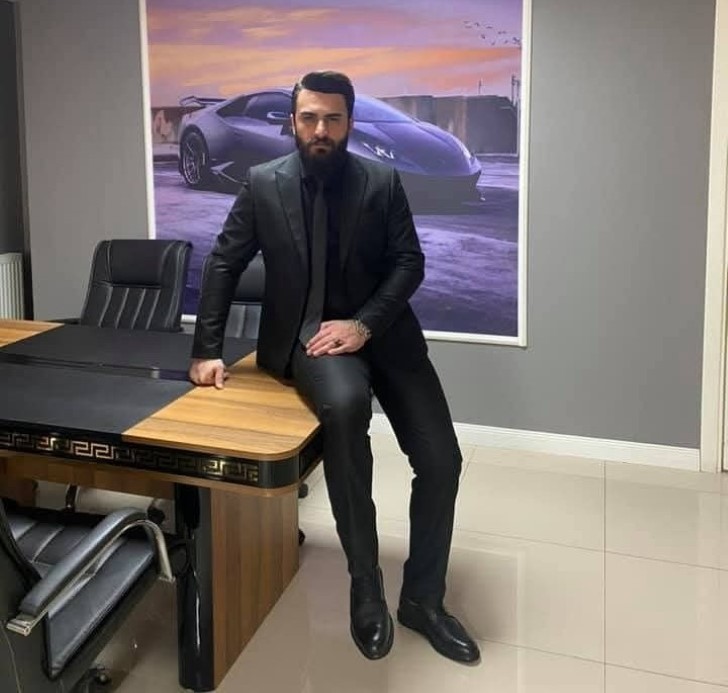 Yol kenarında erkek cesedi bulundu