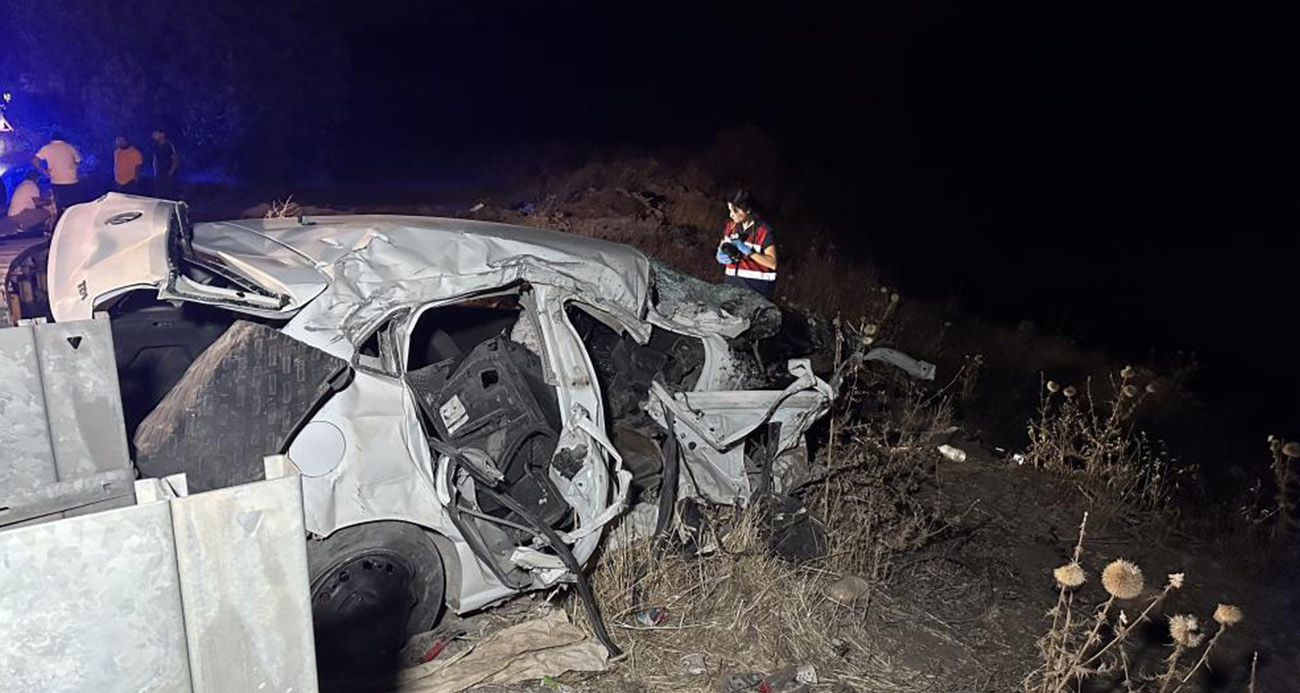 Ters şeride giren otomobil tankerle çarpışıp şarampole yuvarlandı: 1 ölü, 1’i ağır 2 yaralı